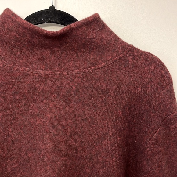 TWENTY MONTREAL MEN’S H GARNET/ BURGUNDY SWEATER SIZE M NWT - Picture 3 of 5